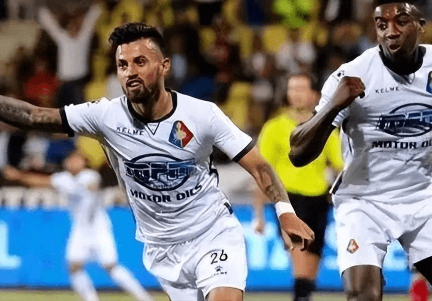 但边路防守 但边路防守