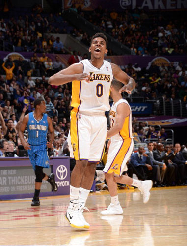 低角度构图 低角度构图